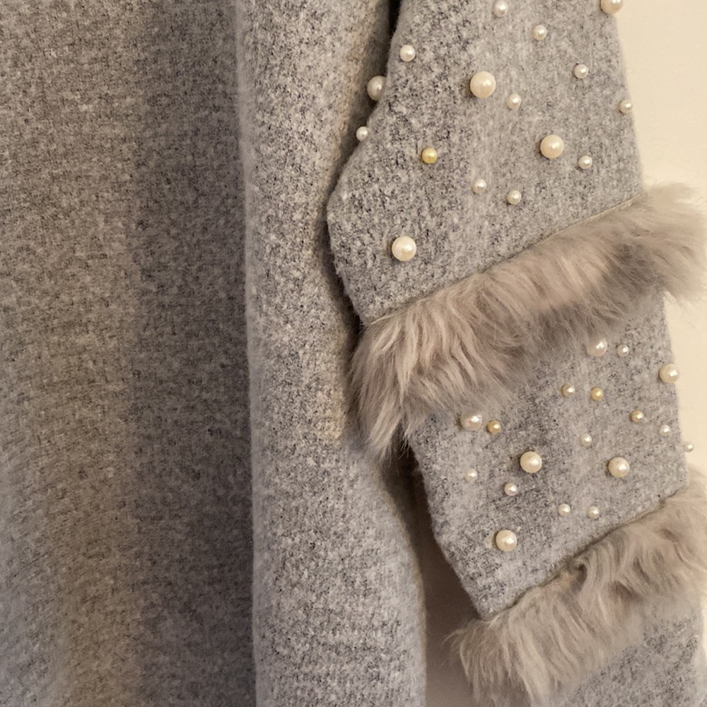 COPY - Amazing Pearl and Faux Fur Sweater - Picture 3 of 5
